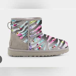 Ugg brand new never worn size 8